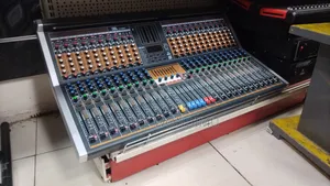 Photo - JBL 24 Channel Passive Mixer 2024