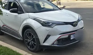 Photo - Toyota C-HR 2020 White