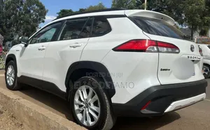 Toyota Corolla Cross Hybrid 2023 White