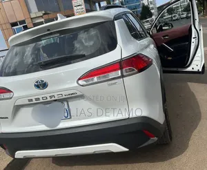 Toyota Corolla Cross Hybrid 2023 White