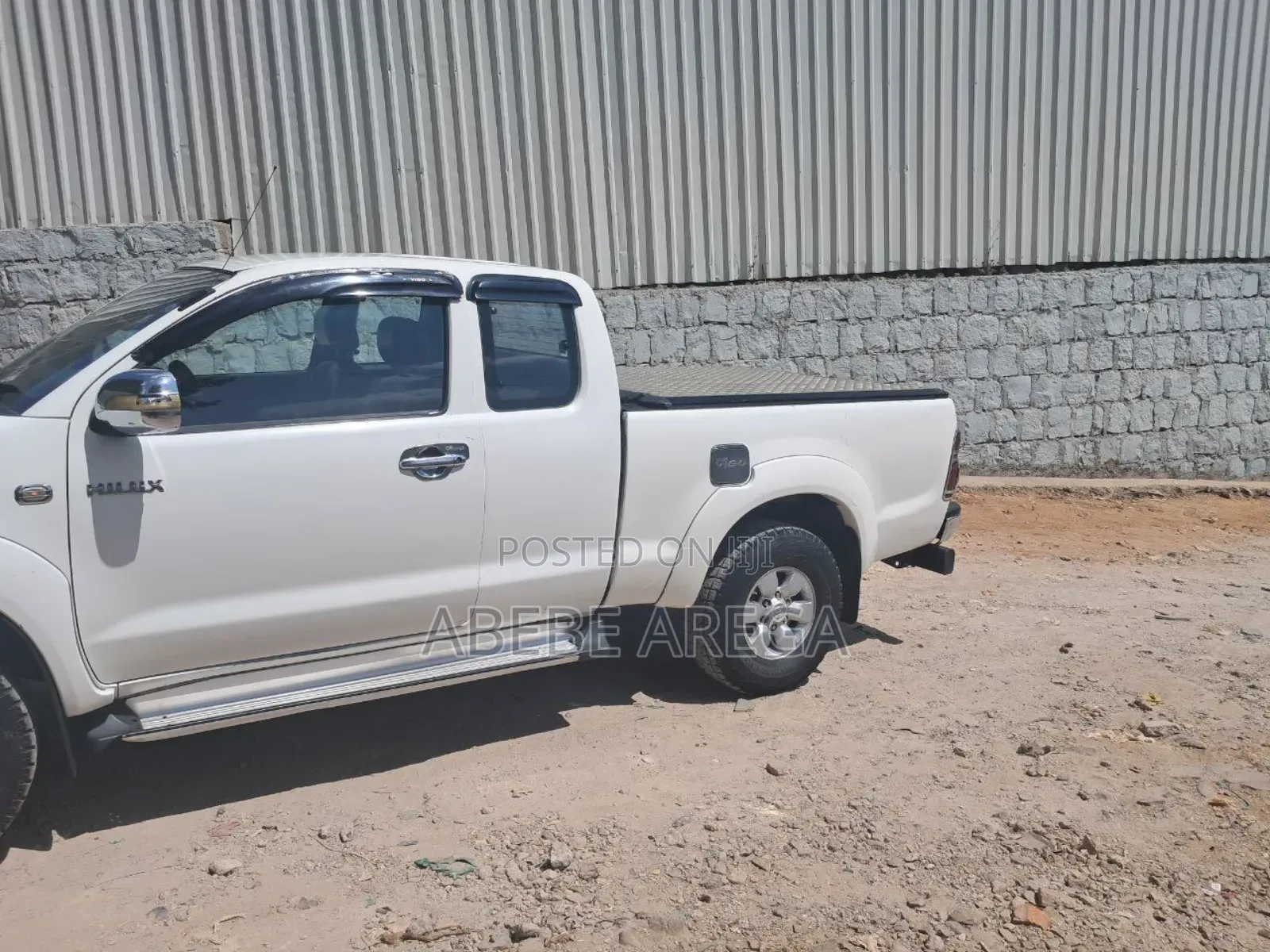Toyota Hilux 2.5 D-4D 4X4 SRX 2011 White