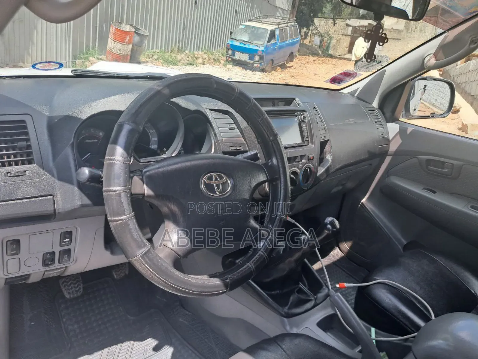 Toyota Hilux 2.5 D-4D 4X4 SRX 2011 White