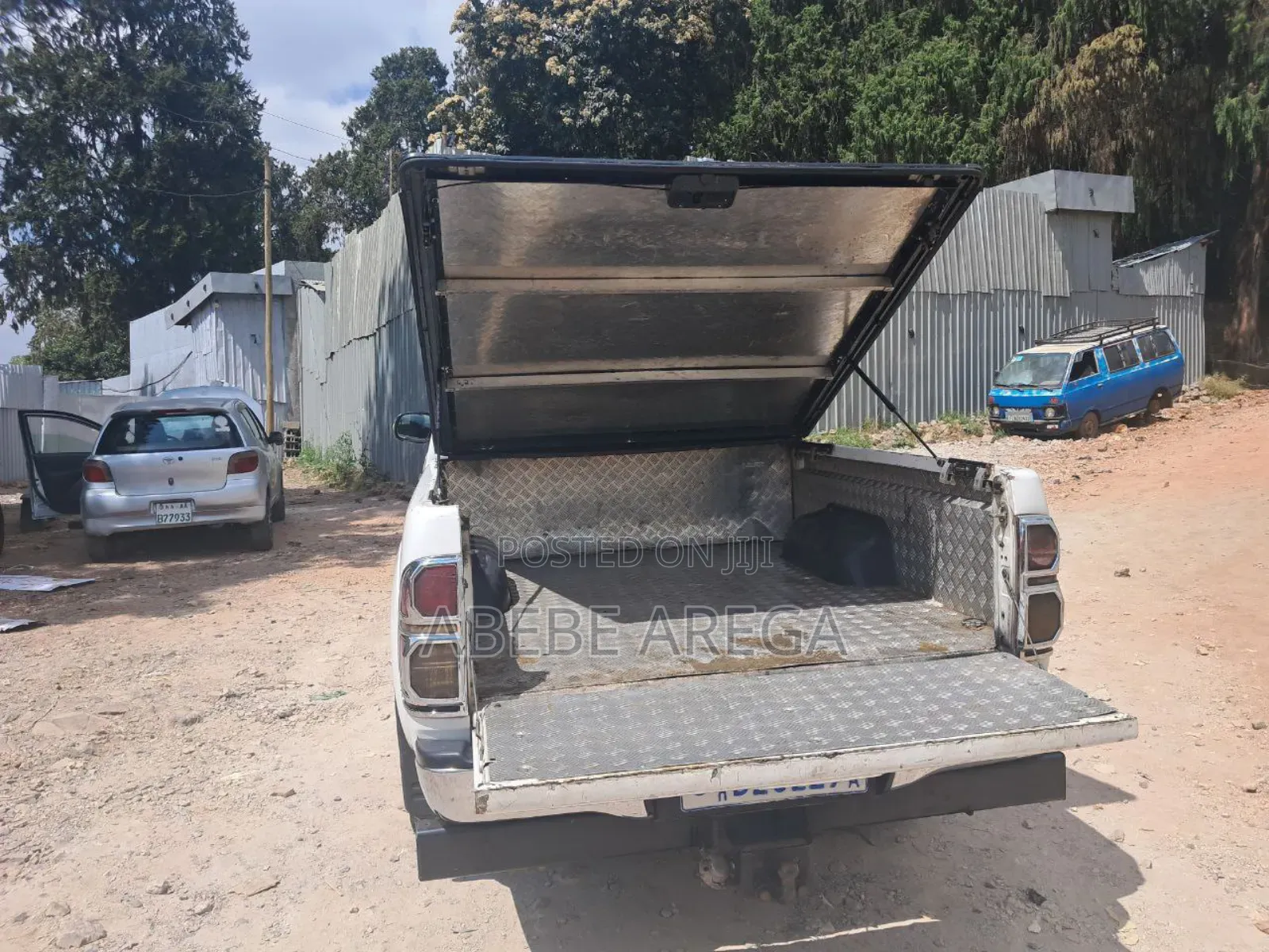 Toyota Hilux 2.5 D-4D 4X4 SRX 2011 White