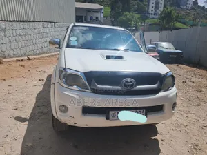 Photo - Toyota Hilux 2.5 D-4D 4X4 SRX 2011 White