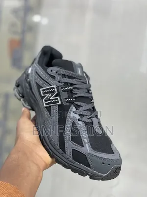 Sleek Black New Balance_streetwear Ready