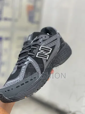 Sleek Black New Balance_streetwear Ready