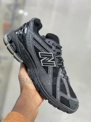 Sleek Black New Balance_streetwear Ready