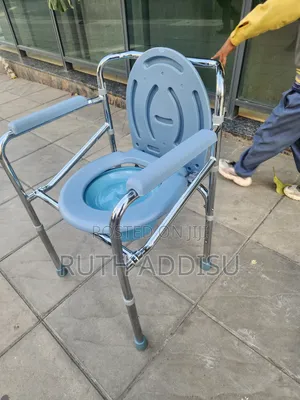 Photo - Commode Chair老闆toilet Chair鳵不adjustable Height Commode Chair寄來commode