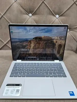 New Laptop HP OmniBook 5 Flip 16GB Intel Core 7 SSD 512GB
