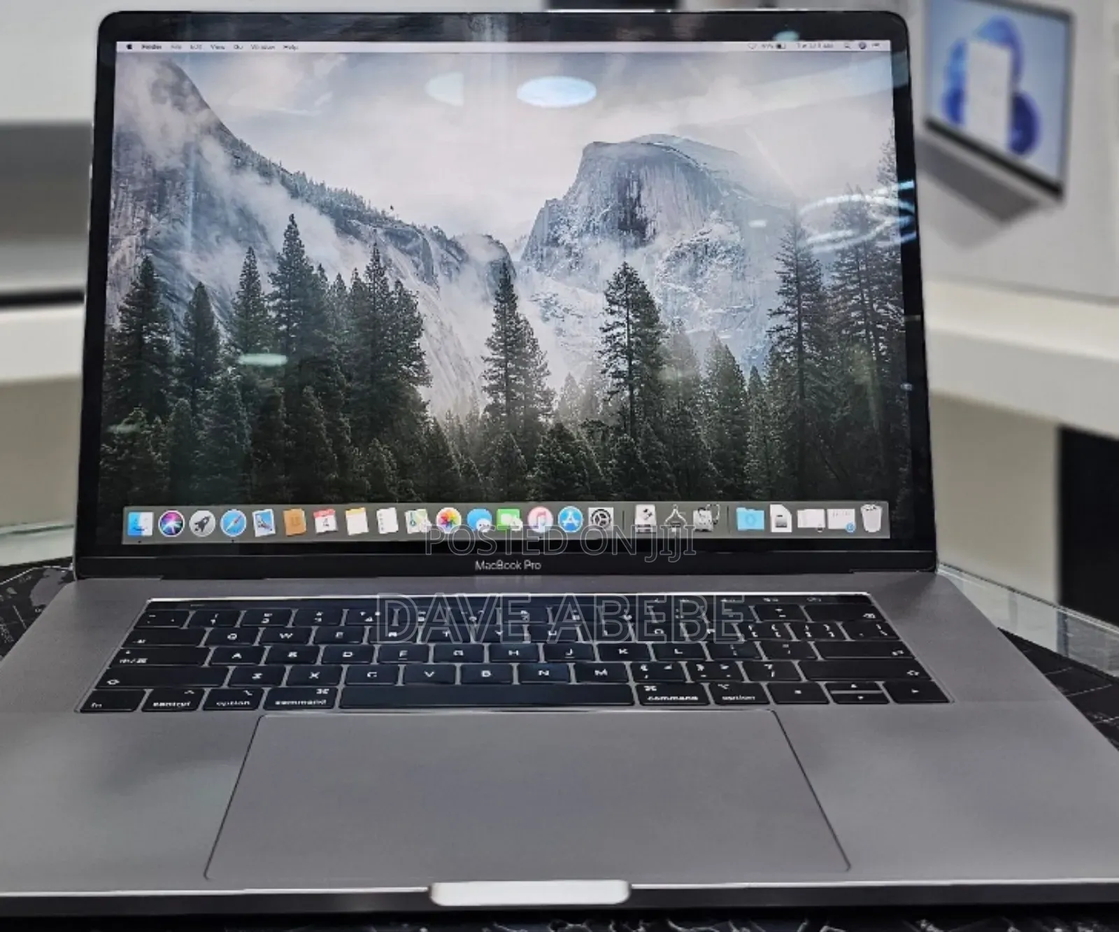 New Laptop Apple MacBook Pro 2019 16GB Intel Core i9 SSD 512GB