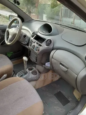 Toyota Platz 1.0 FWD 2001 Gold