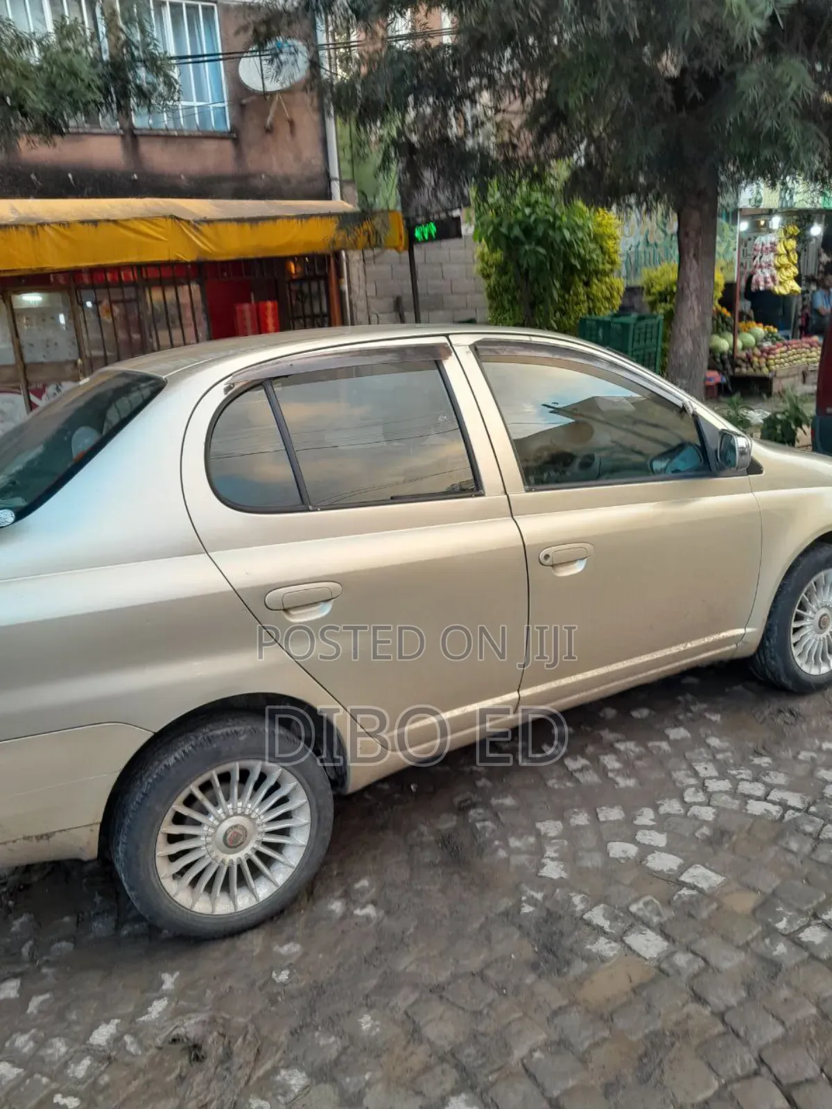Toyota Platz 1.0 FWD 2001 Gold