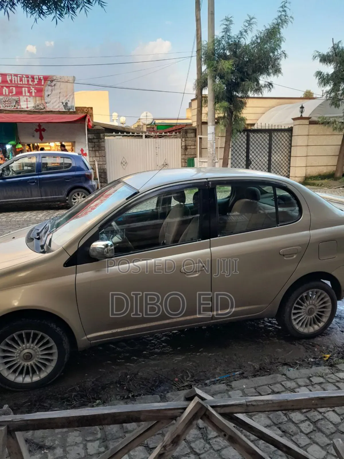 Toyota Platz 1.0 FWD 2001 Gold