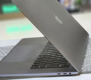 Photo - New Laptop Apple MacBook Pro 2017 16GB Intel Core I7 SSD 512GB