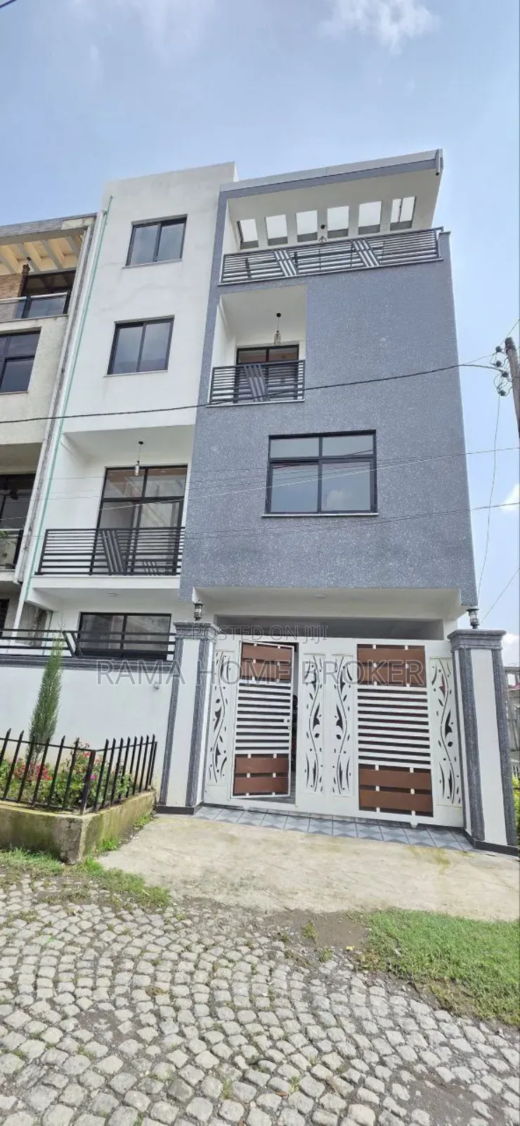 Furnished 6bdrm Apartment in Yeka for sale