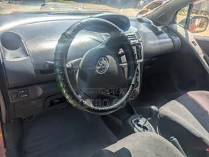 Toyota Yaris Base Hatchback 3dr 2010 Brown