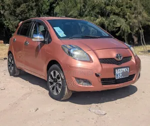 Toyota Yaris Base Hatchback 3dr 2010 Brown