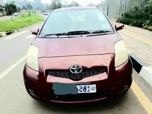 Photo - Toyota Yaris 2011 Red