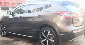 Photo - Nissan Qashqai 2018 Brown
