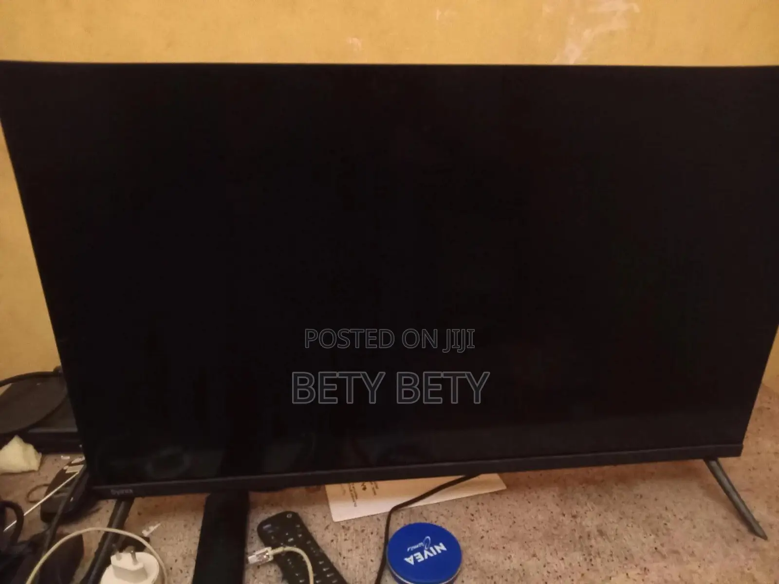 Syinix Icast 32 Inch Tv Slightly Used Good Condition Urgent