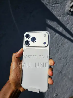 Photo - New Apple iPhone 17 Pro Max 256 GB Silver