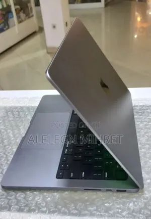 Photo - New Laptop Apple MacBook Pro 2021 M1 16GB Apple M1 SSD 512GB