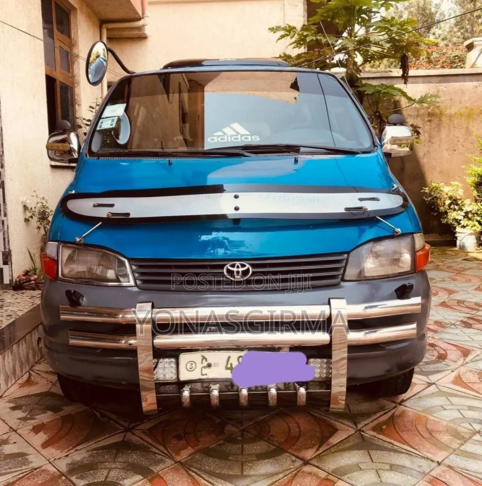 Toyota HiAce 2000 Blue