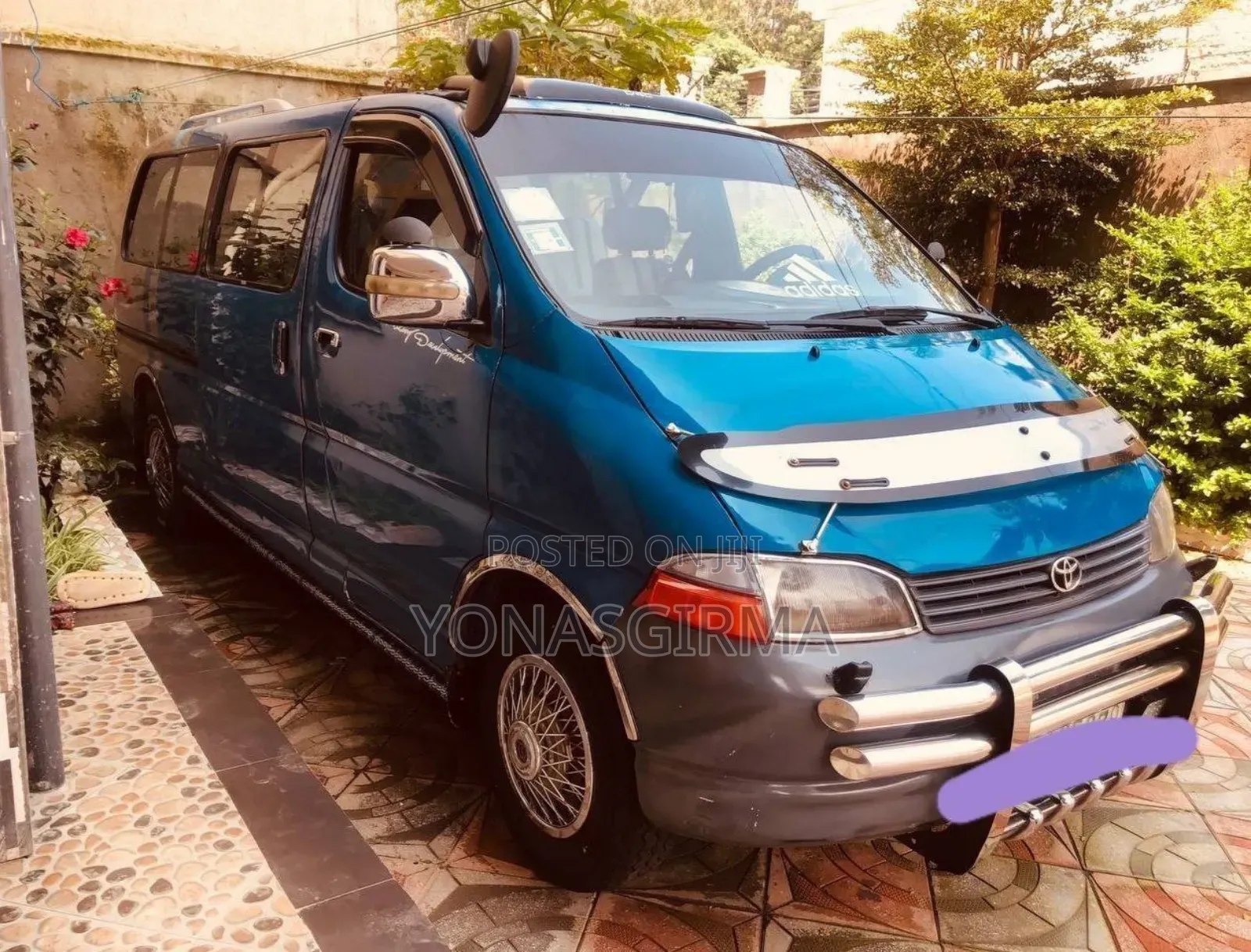 Toyota HiAce 2000 Blue