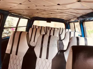 Toyota HiAce 2000 Blue