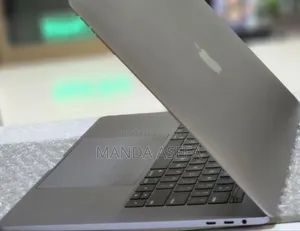 New Laptop Apple MacBook Pro 2017 16GB Intel Core I7 SSD 512GB