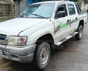 Toyota Hilux 2001 White