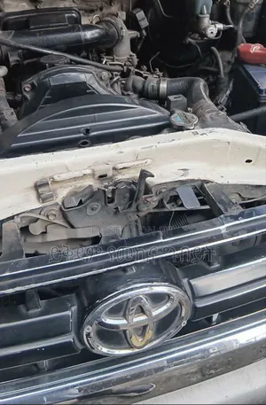 Toyota Hilux 2001 White