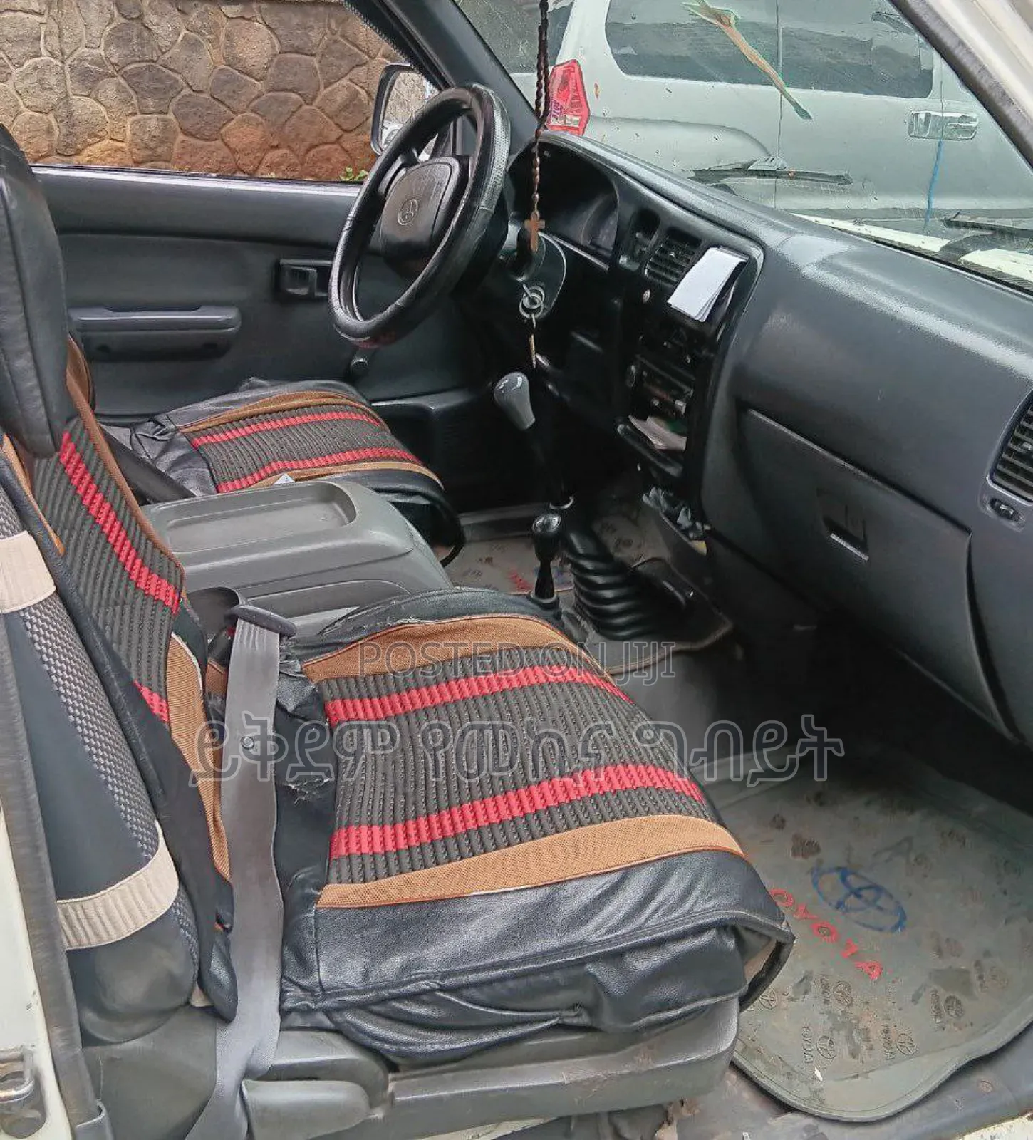 Toyota Hilux 2001 White