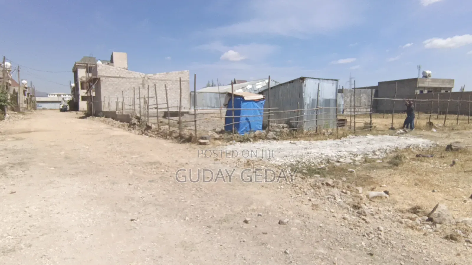 500 ካሬ ቦታ ዱከም ከአስፓልት ቅርብ