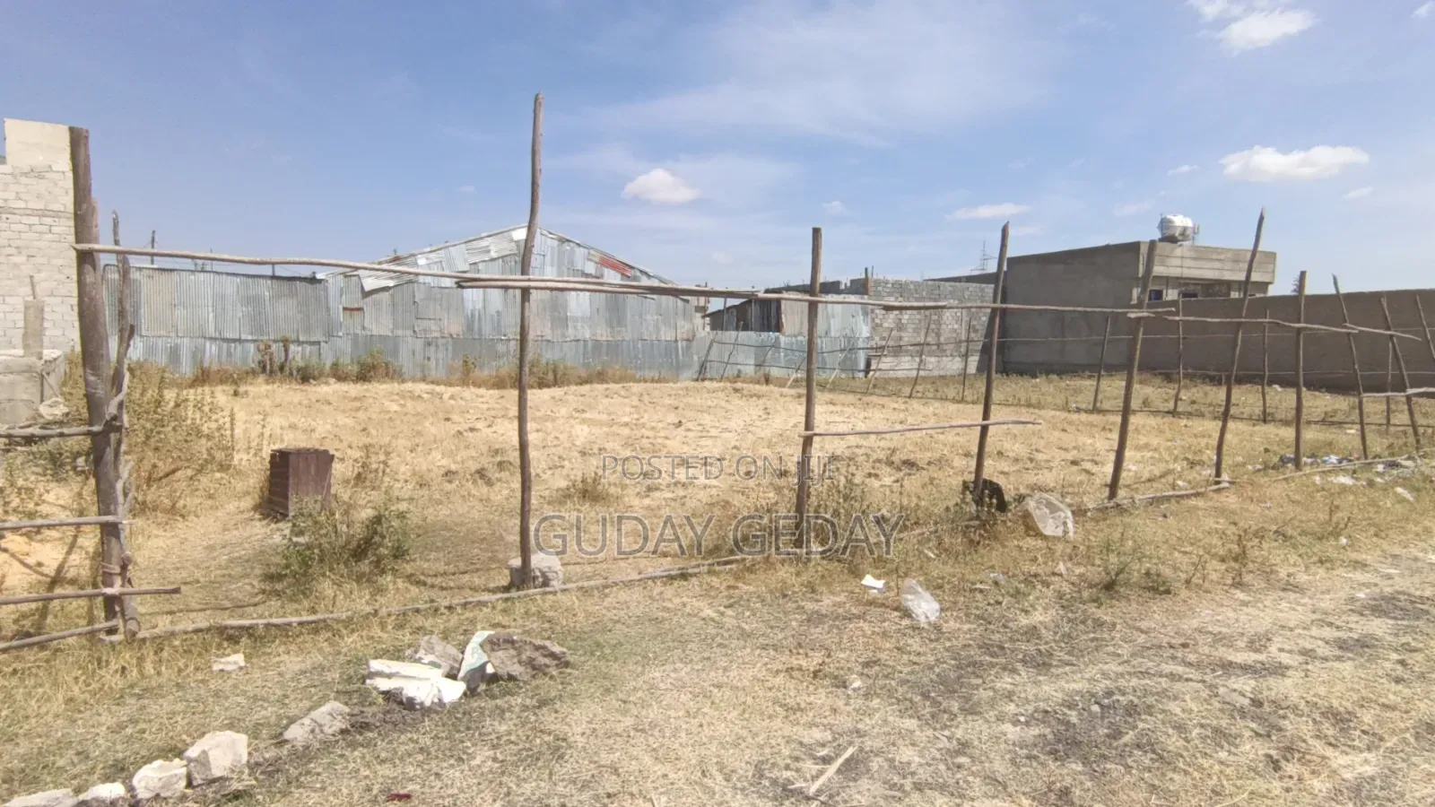 500 ካሬ ቦታ ዱከም ከአስፓልት ቅርብ