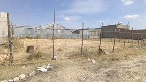 500 ካሬ ቦታ ዱከም ከአስፓልት ቅርብ