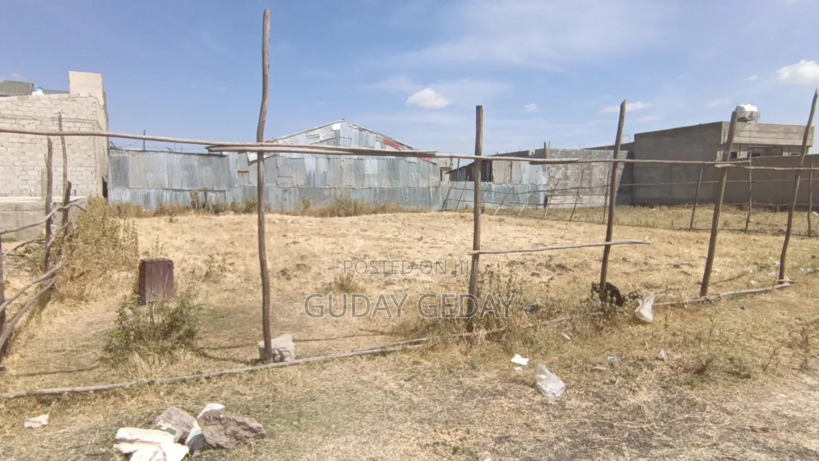 500 ካሬ ቦታ ዱከም ከአስፓልት ቅርብ