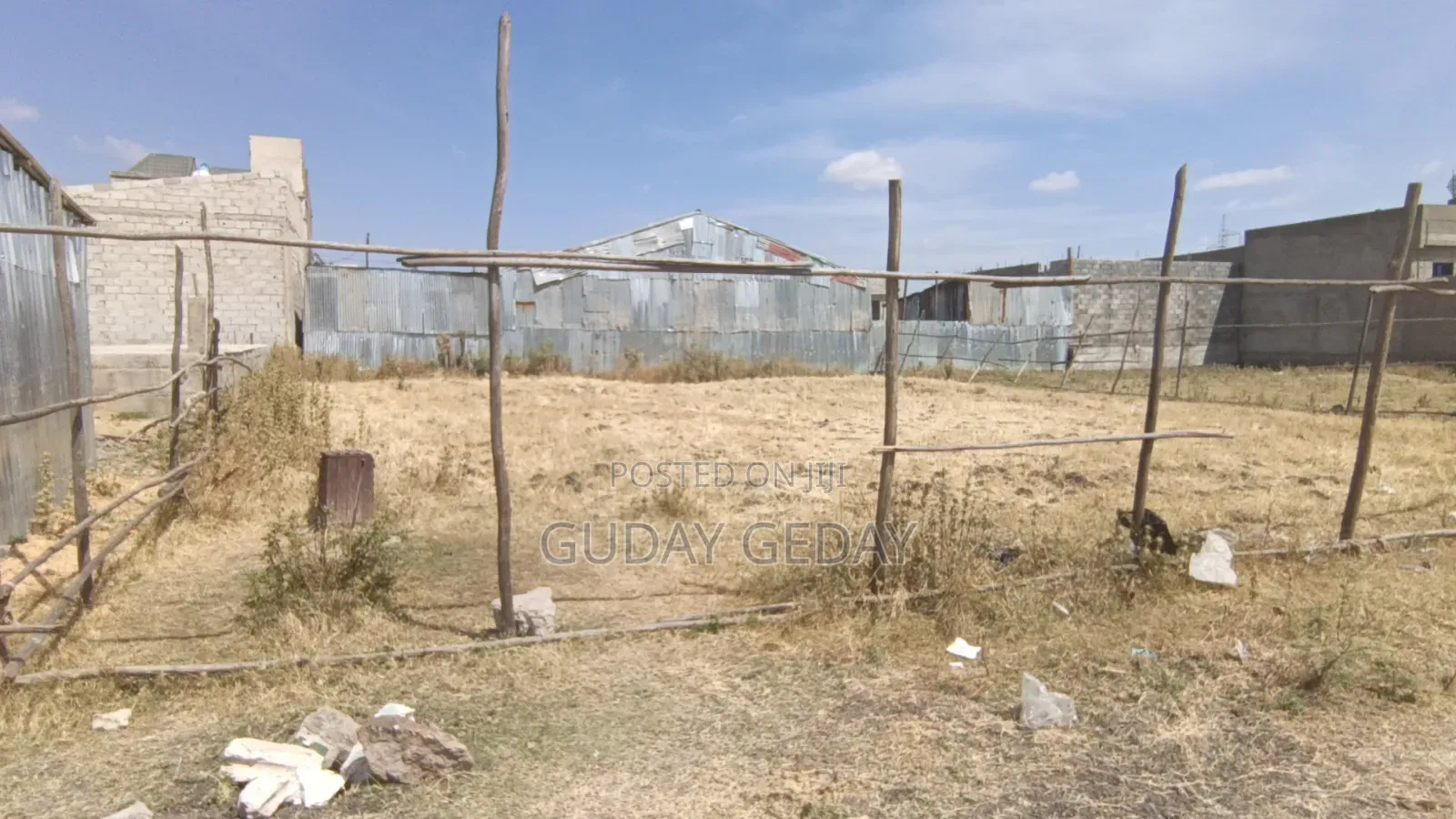 500 ካሬ ቦታ ዱከም ከአስፓልት ቅርብ