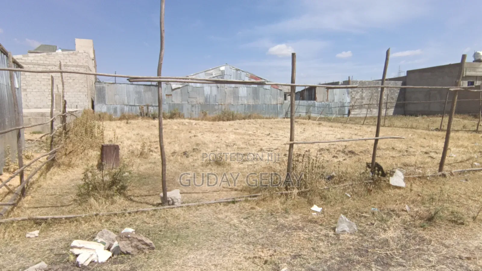 500 ካሬ ቦታ ዱከም ከአስፓልት ቅርብ