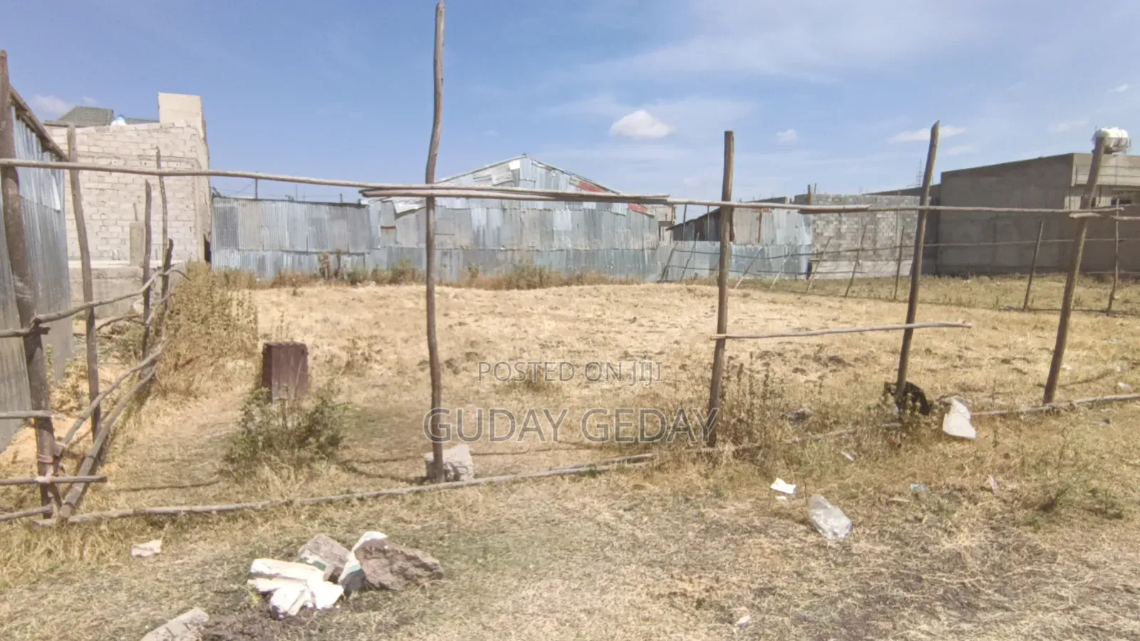 500 ካሬ ቦታ ዱከም ከአስፓልት ቅርብ