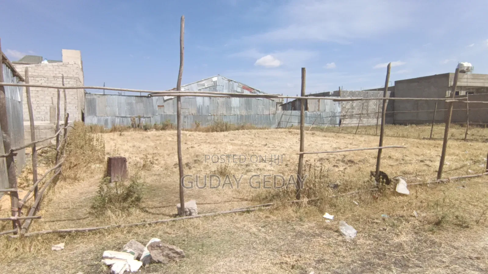 500 ካሬ ቦታ ዱከም ከአስፓልት ቅርብ