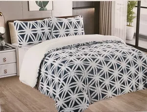 Photo - Comforter and Pillowcases