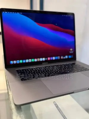 New Laptop Apple MacBook Pro 2016 16GB Intel Core I7 SSD 256GB