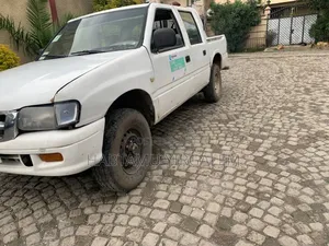 Isuzu Trooper 2002 White