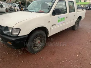 Isuzu Trooper 2002 White