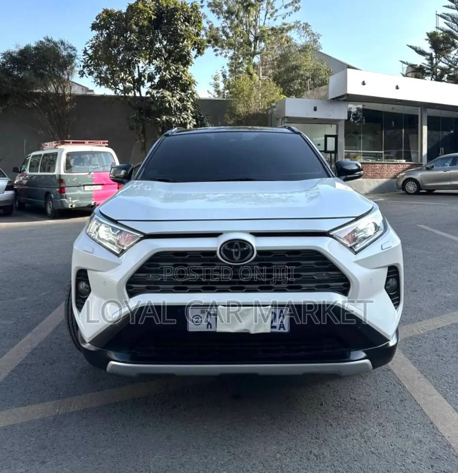 Toyota RAV4 2021 White