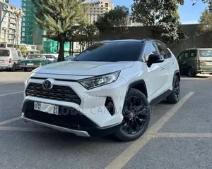 Toyota RAV4 2021 White