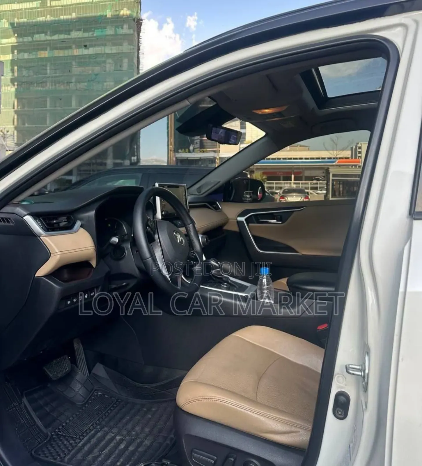 Toyota RAV4 2021 White