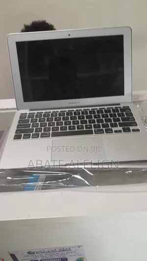 New Laptop Apple MacBook Air 2015 8GB Intel Core I5 SSD 128GB