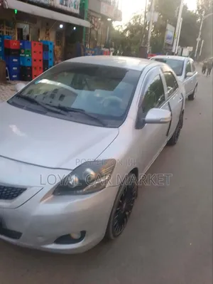 Photo - Toyota Yaris 2010 Silver